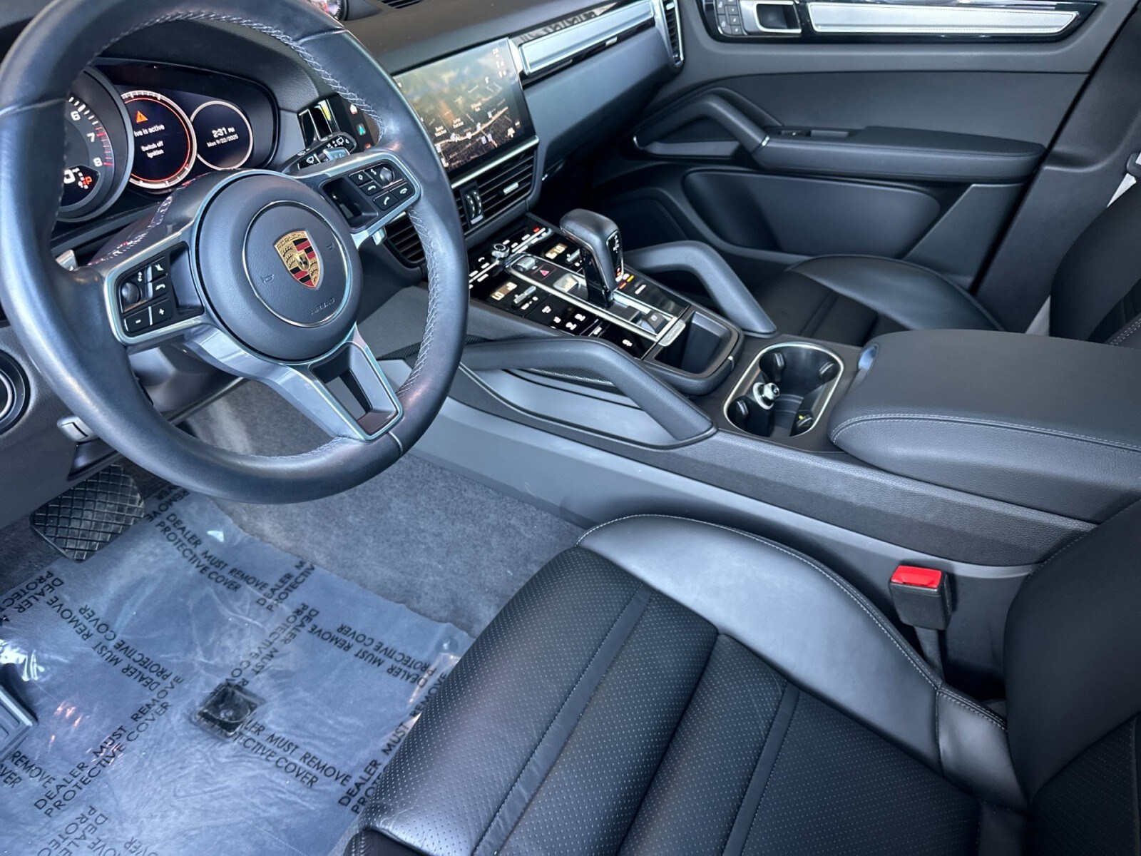 2023 Porsche Cayenne Platinum Edition photo 2