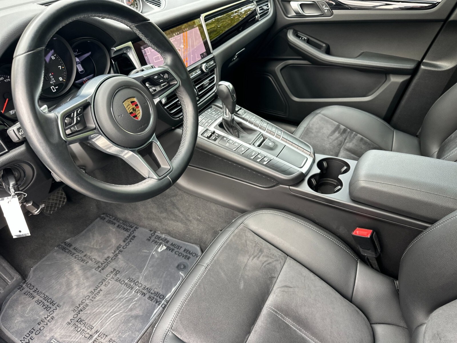 2021 Porsche Macan Base photo 4