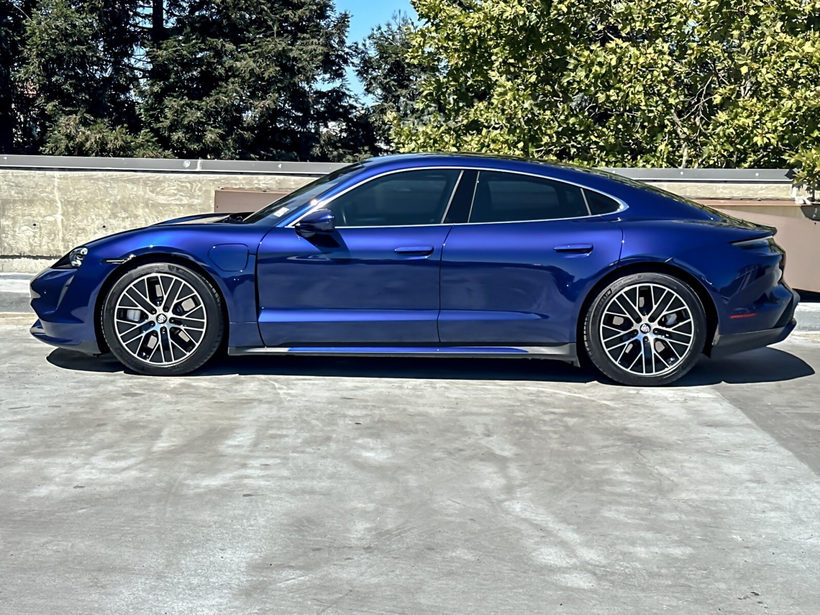 2021 Porsche Taycan Turbo photo 2