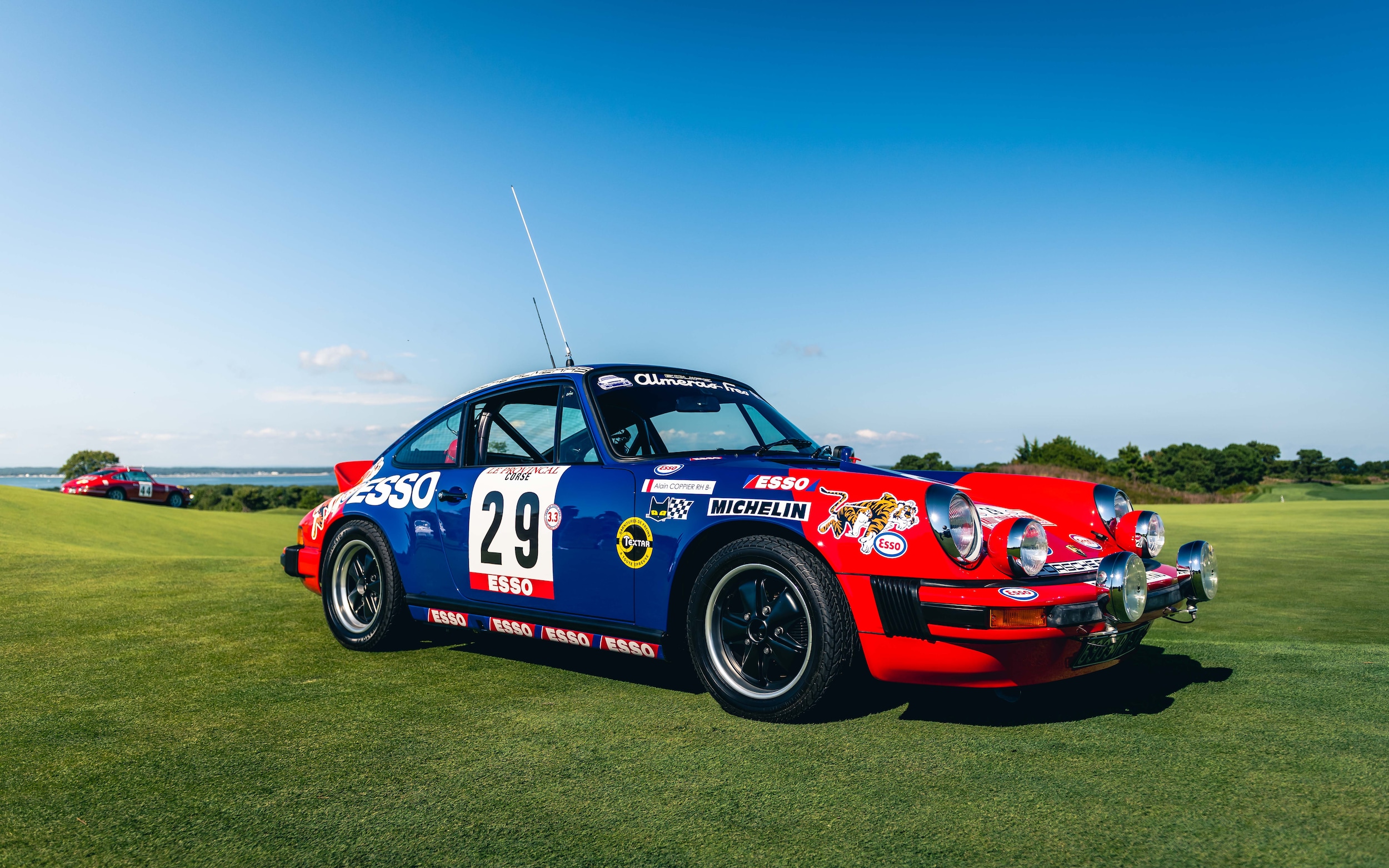965 × 603