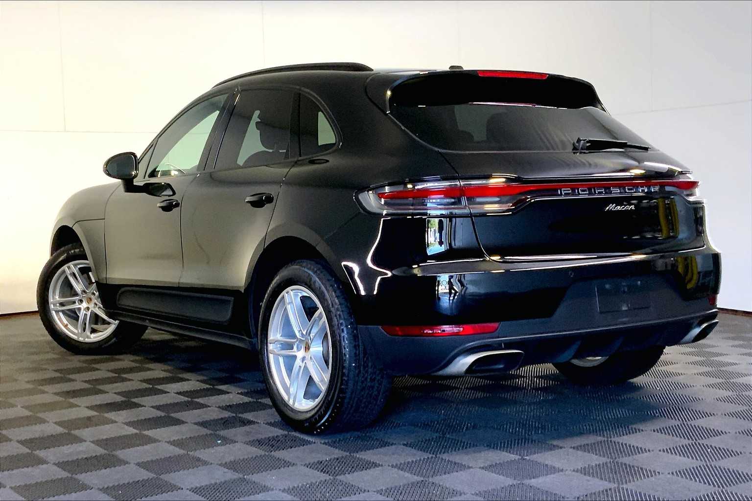 2020 Porsche Macan photo 3