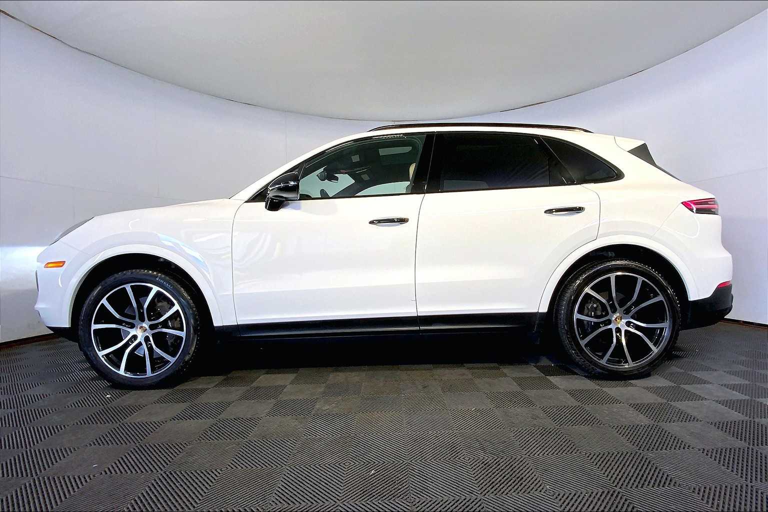 2023 Porsche Cayenne Platinum Edition