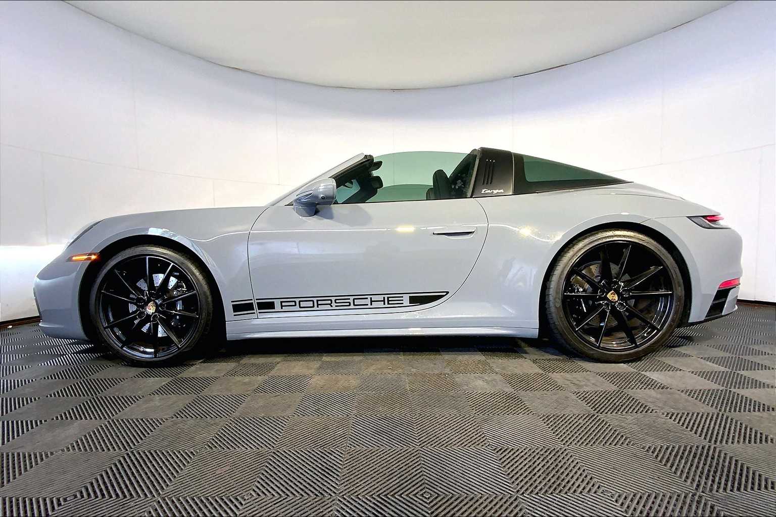 2023 Porsche 911 Targa 4S photo 2