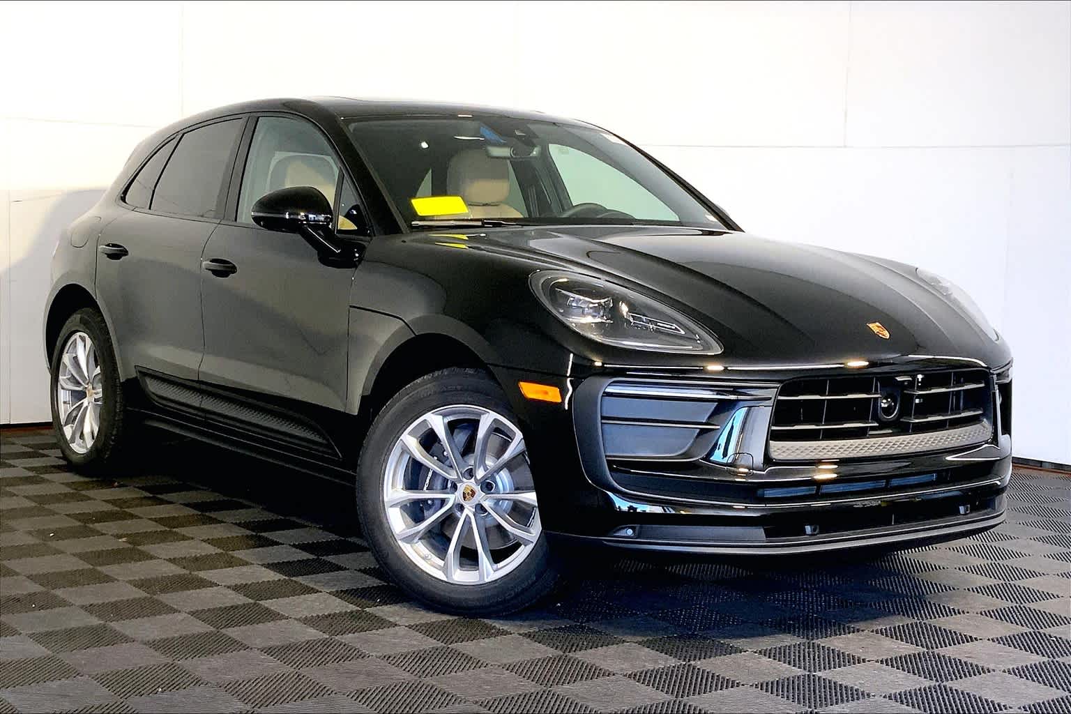 2025 Porsche Macan T photo 3