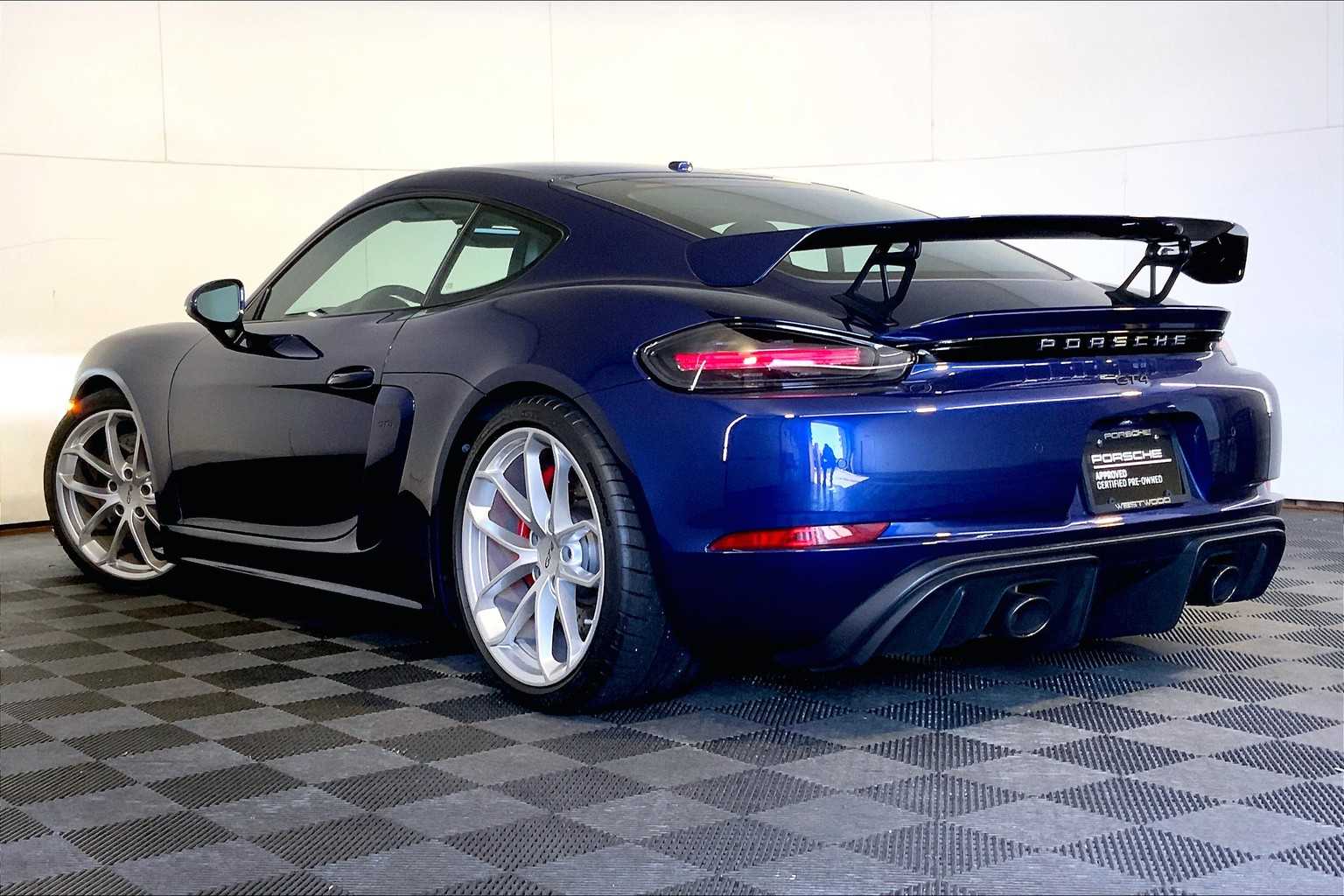 2022 Porsche Cayman GT4 photo 3
