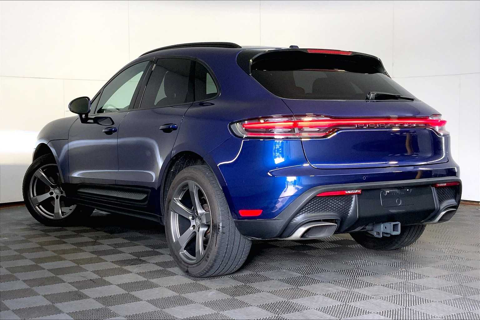 2023 Porsche Macan T photo 3