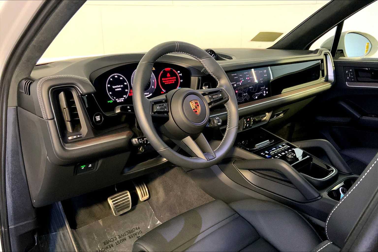 2025 Porsche Cayenne GTS photo 4