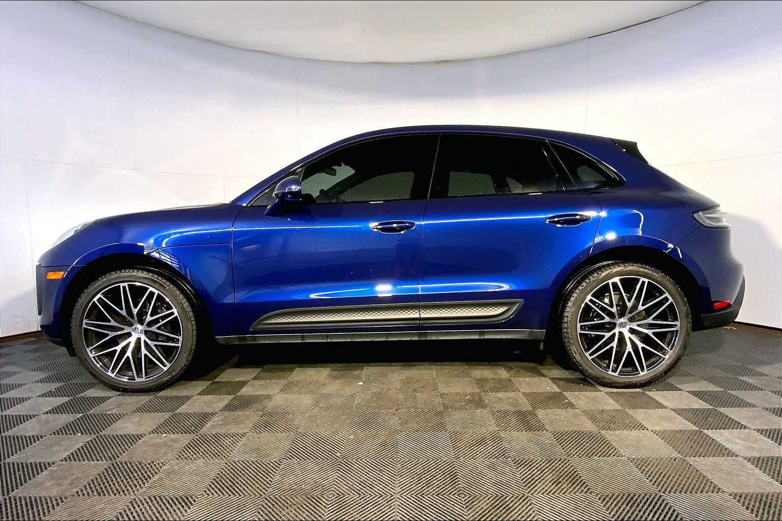 2023 Porsche Macan S photo 2