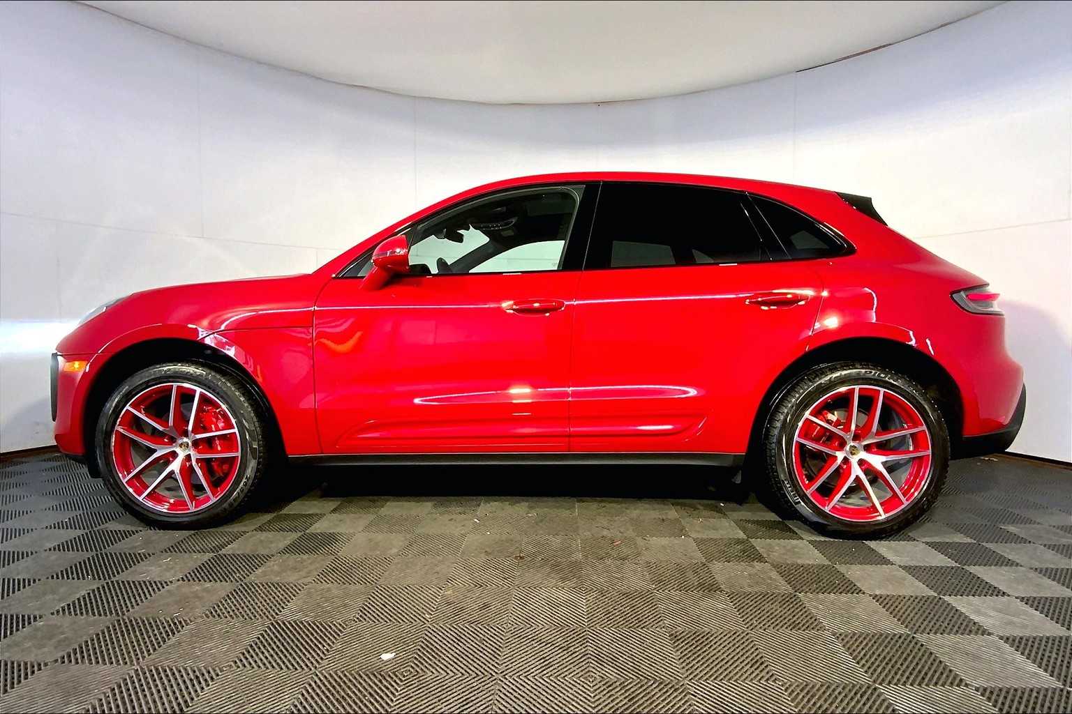 2022 Porsche Macan S photo 2