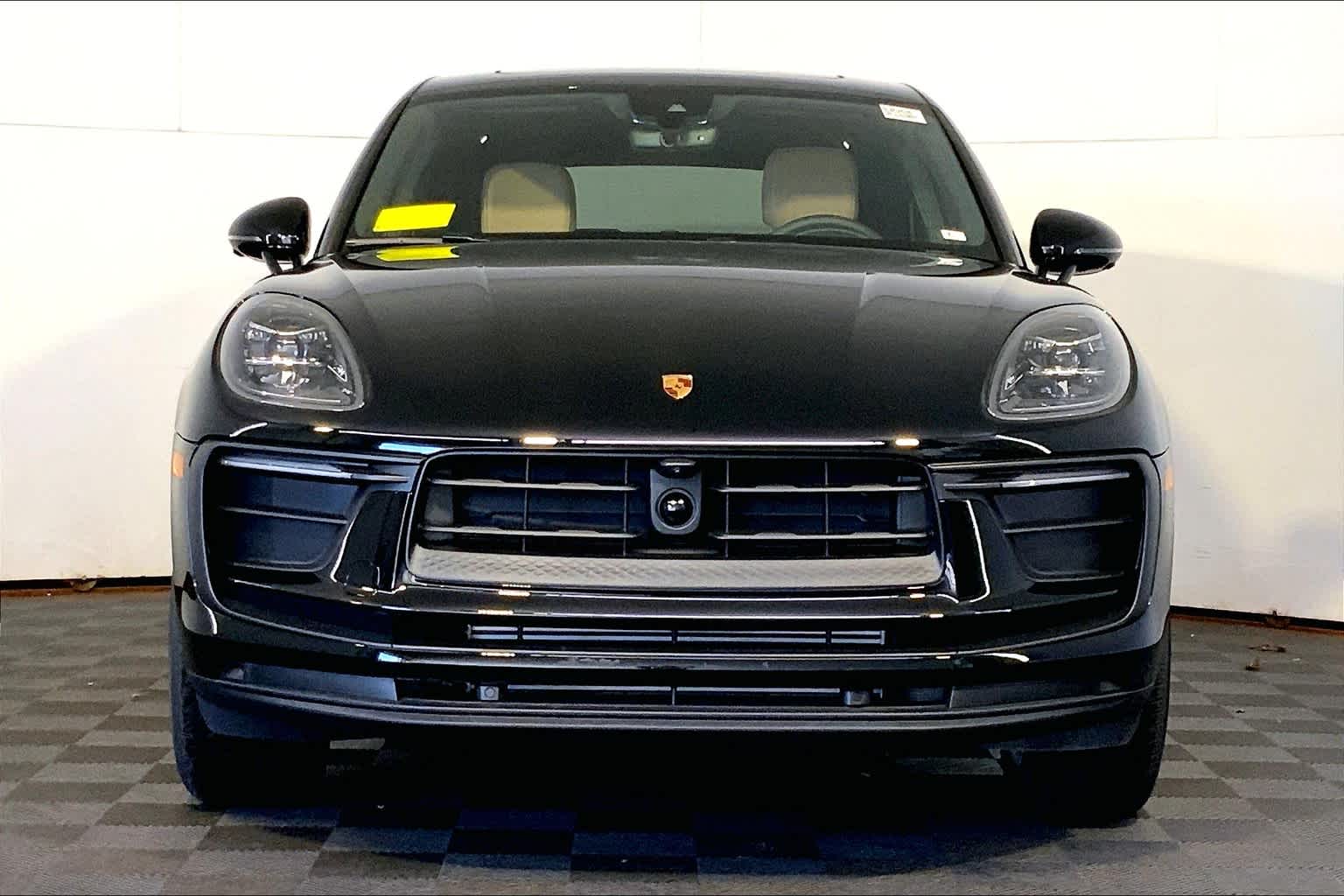 2025 Porsche Macan T photo 2