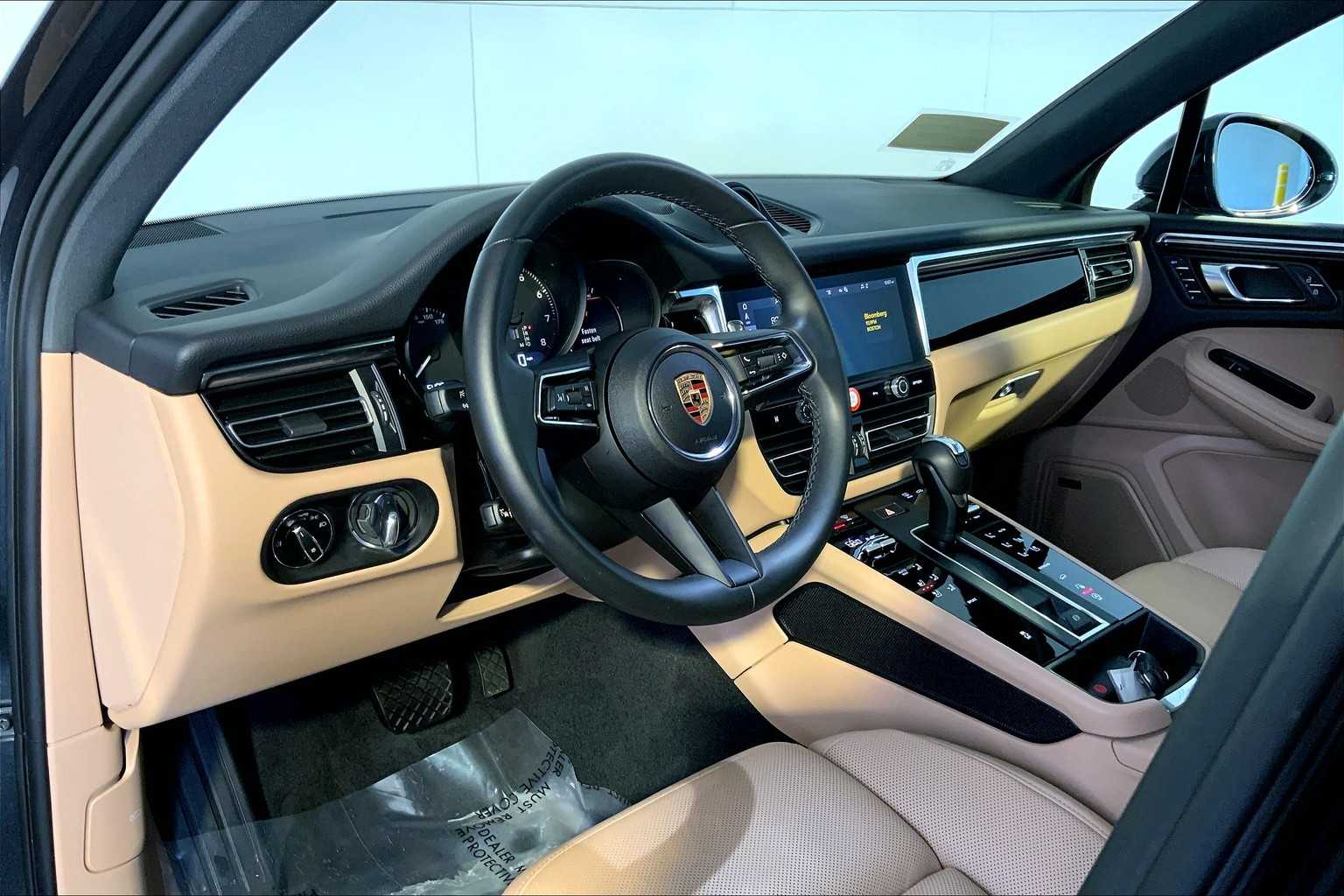 2025 Porsche Macan photo 4