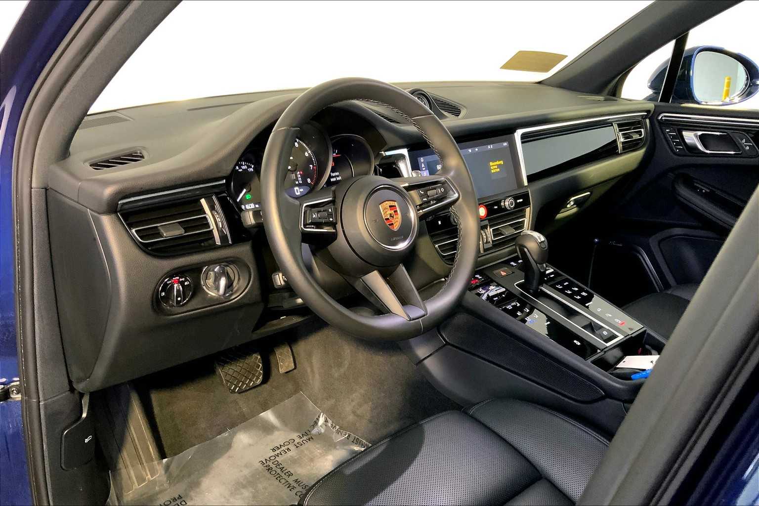 2023 Porsche Macan T photo 4