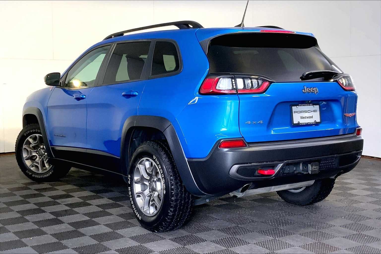 2022 Jeep Cherokee Trailhawk photo 3