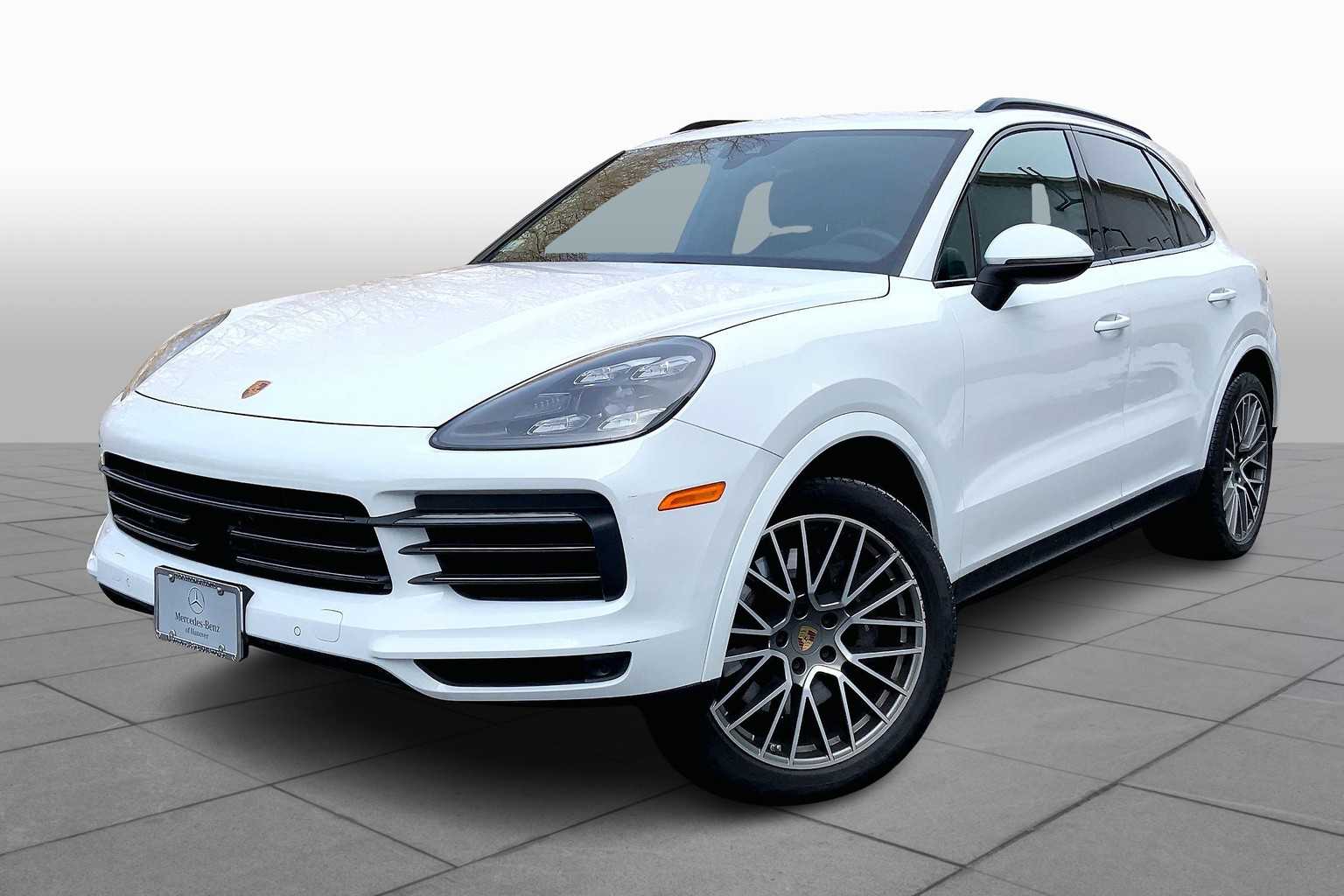 2022 Porsche Cayenne Base photo 2