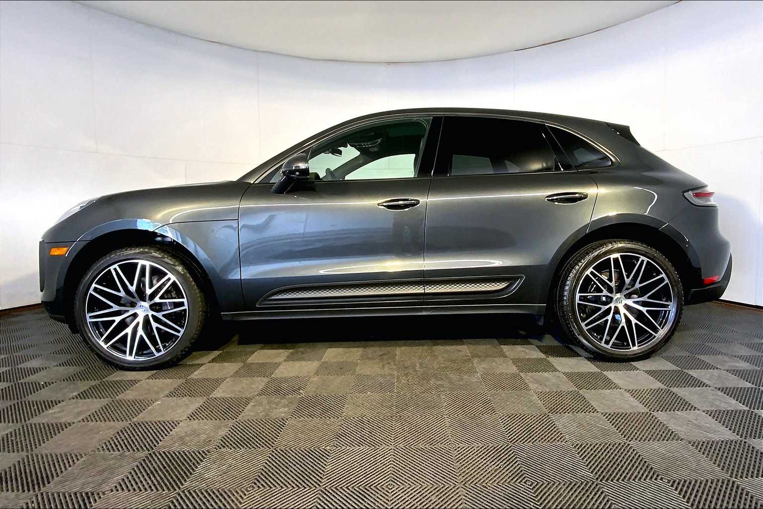 2023 Porsche Macan T