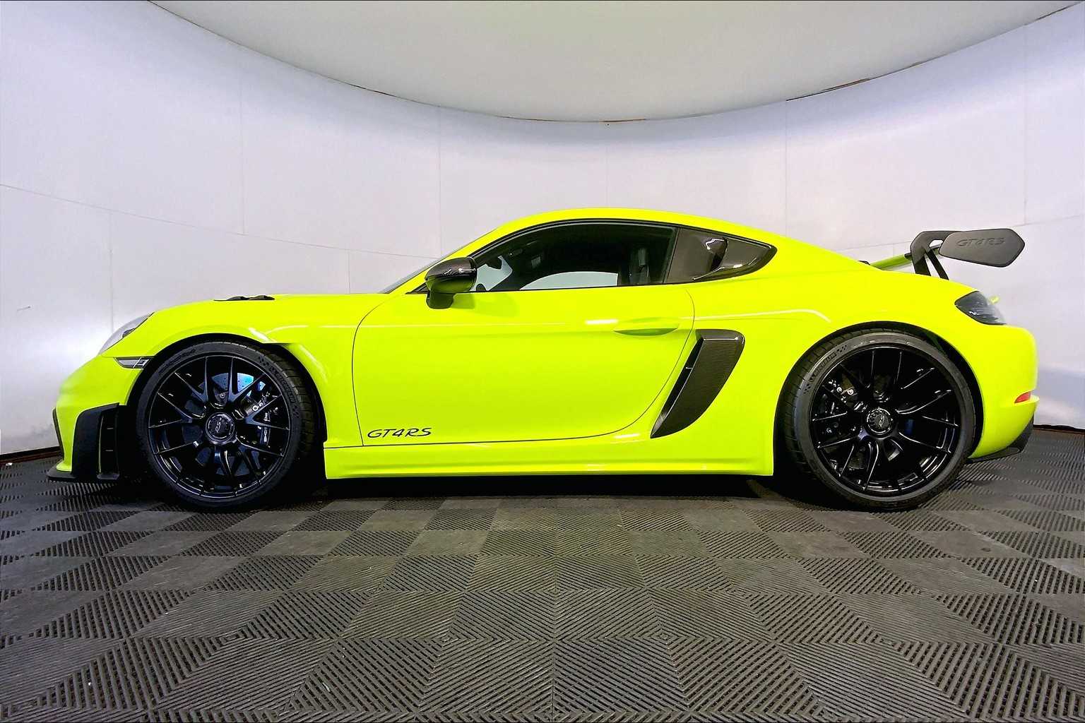 2024 Porsche Cayman GT4 RS photo 2