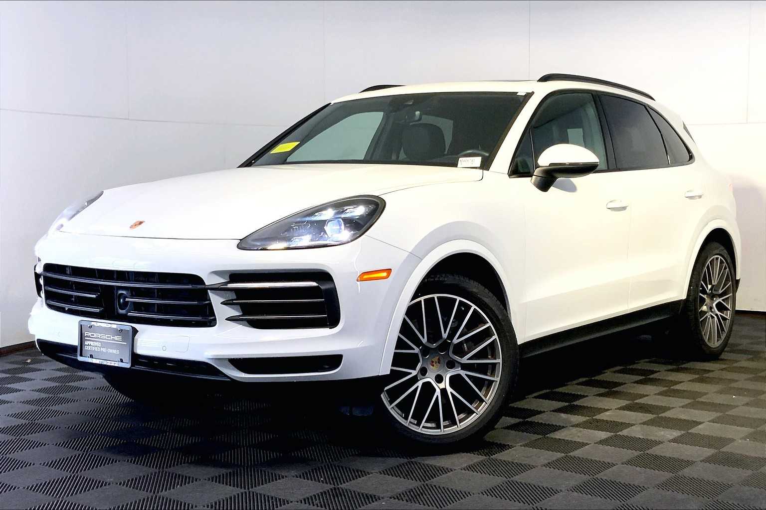 2022 Porsche Cayenne Base photo 3