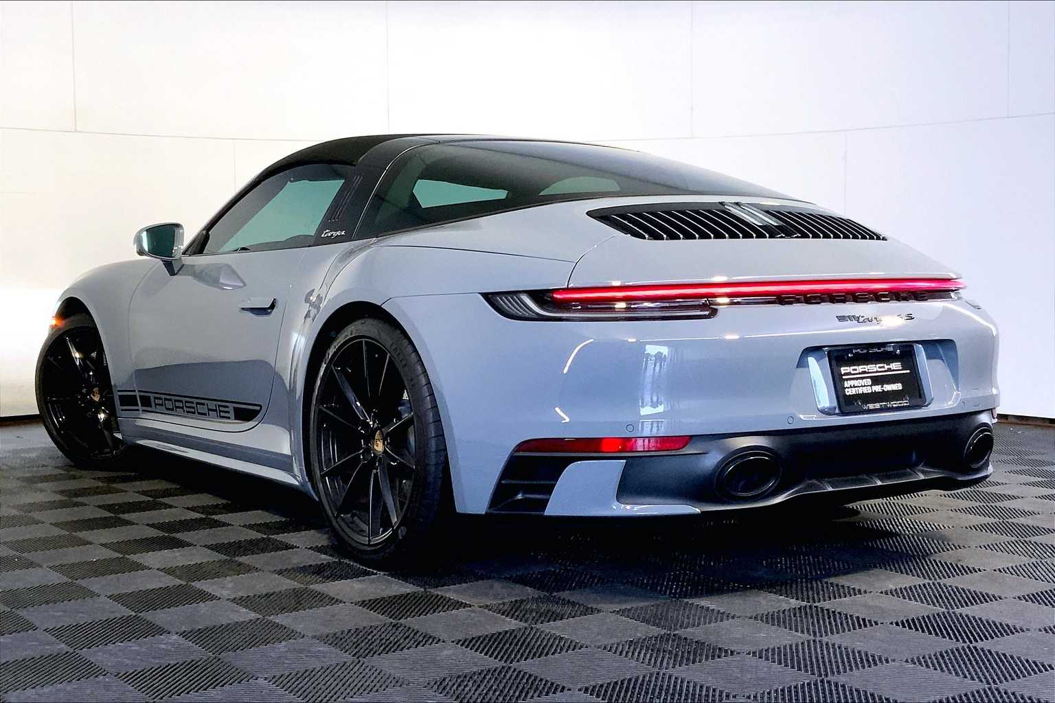 2023 Porsche 911 Targa 4S photo 3