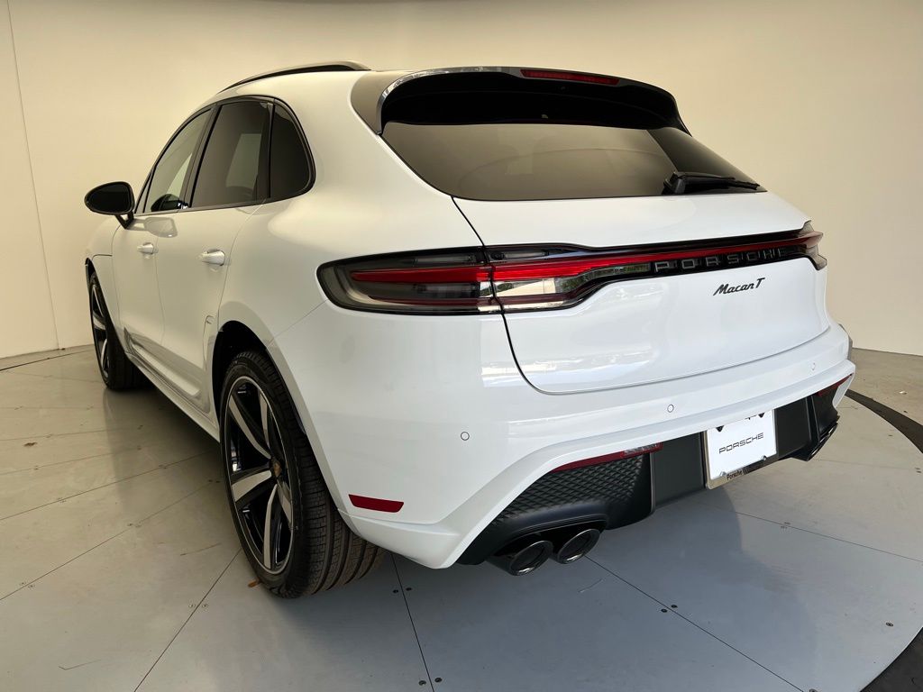 2025 Porsche Macan T photo 3