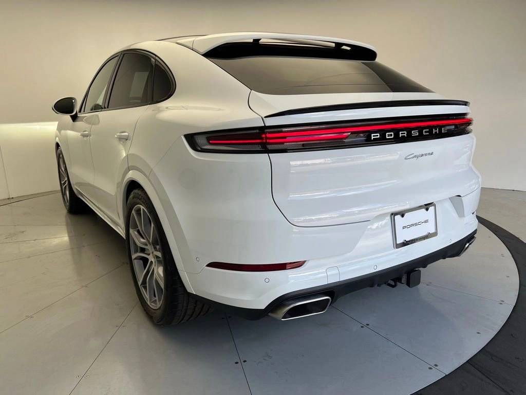 2025 Porsche Cayenne Coupe Base photo 3