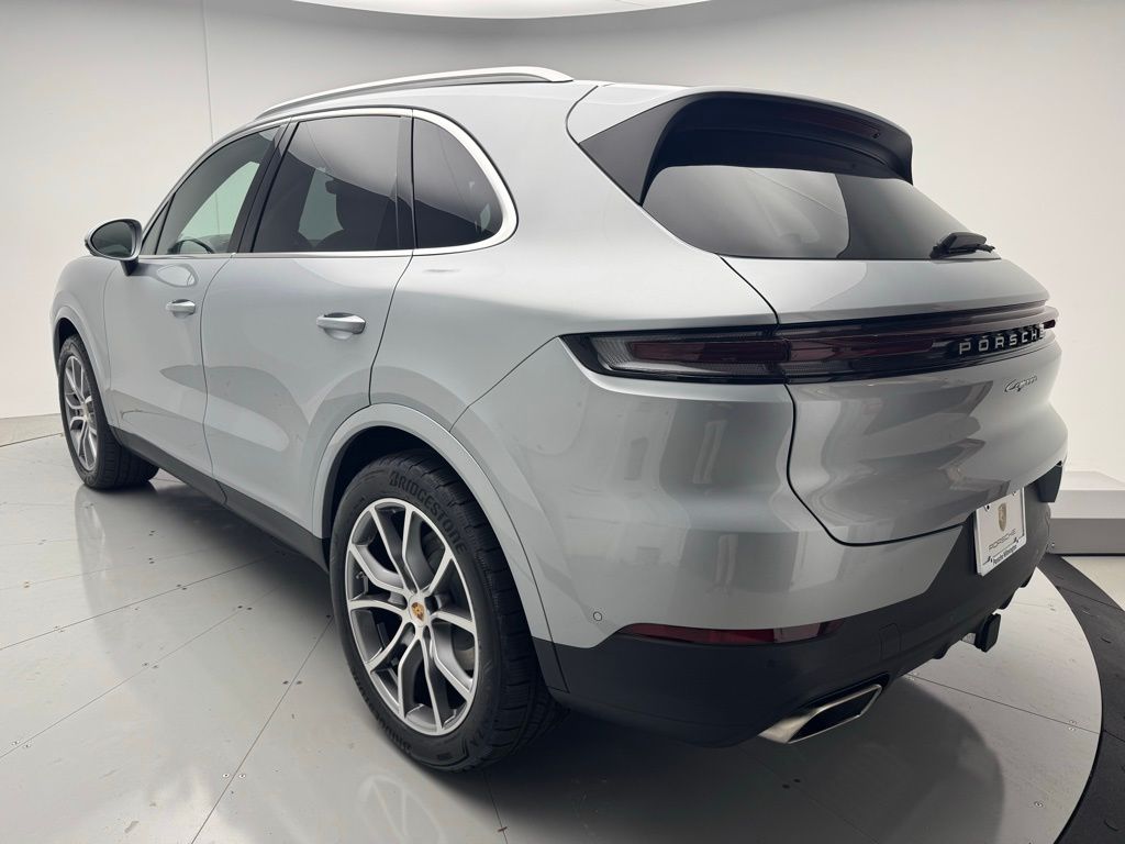 2025 Porsche Cayenne Base photo 4