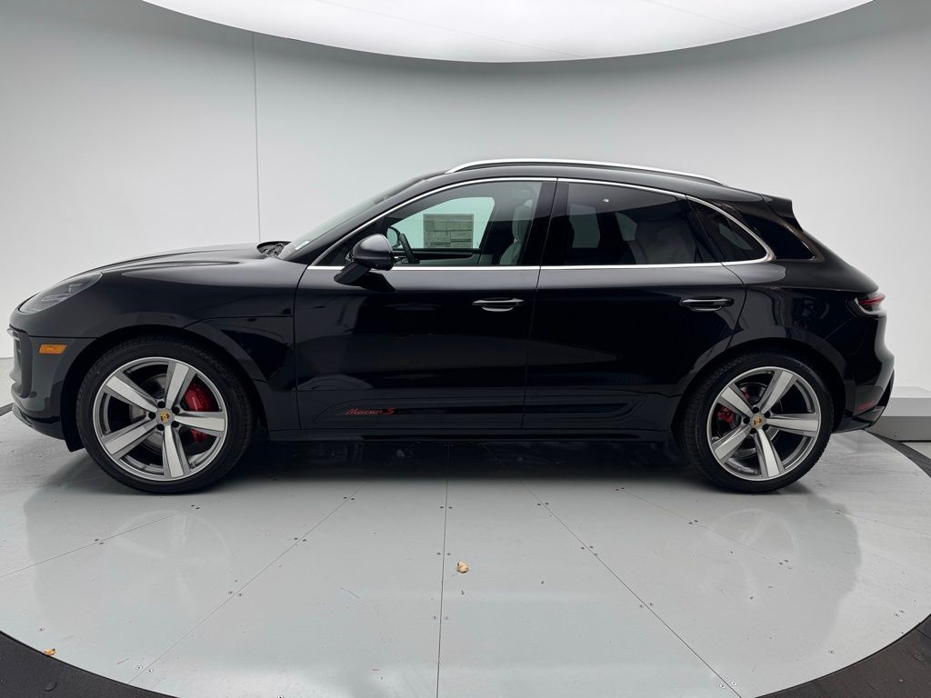2025 Porsche Macan S photo 2