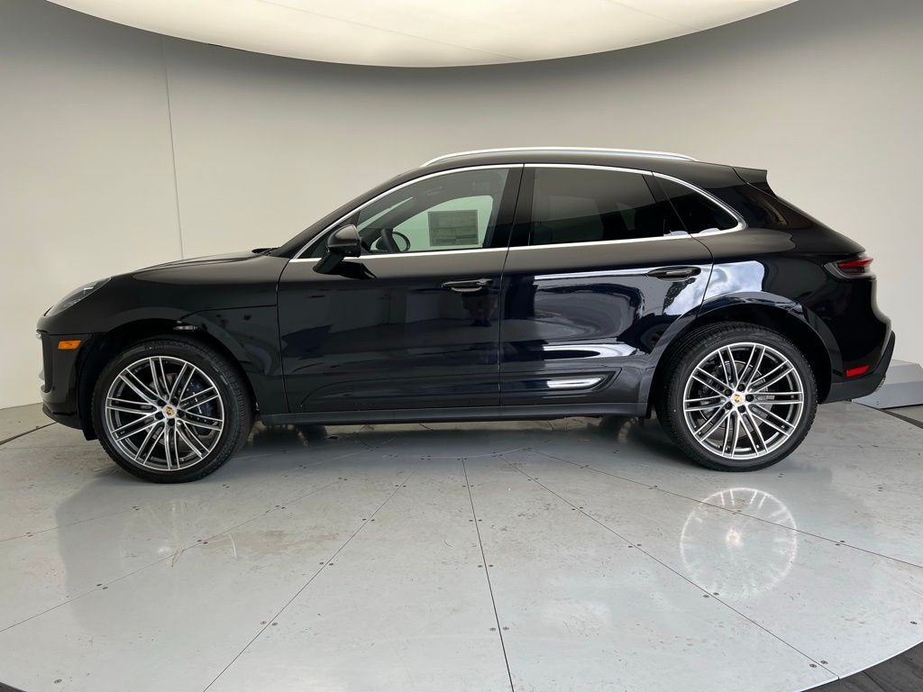 2025 Porsche Macan Base photo 2
