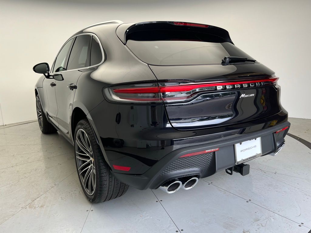 2025 Porsche Macan Base photo 3