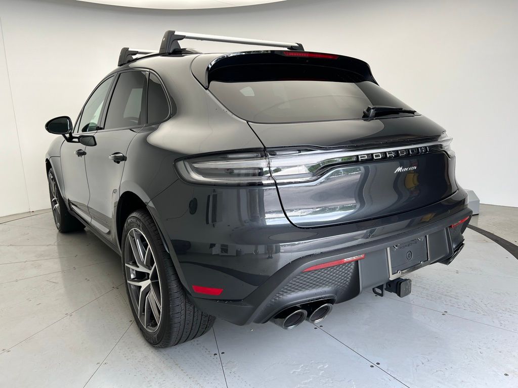 2025 Porsche Macan photo 3