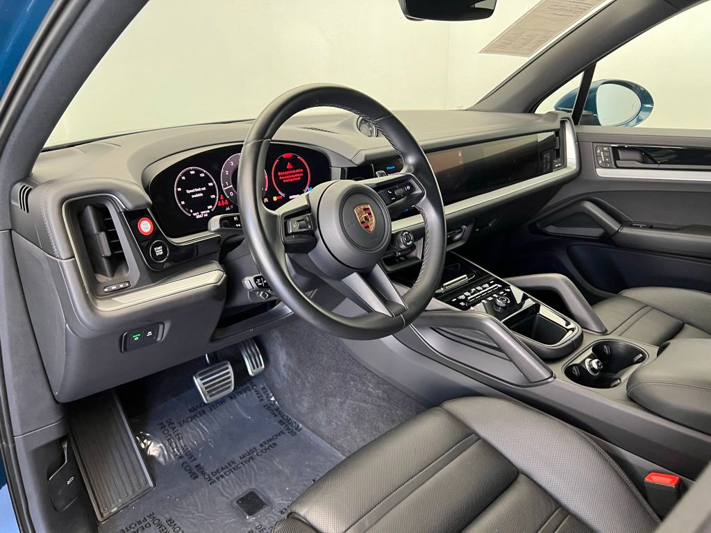 2024 Porsche Cayenne S photo 4