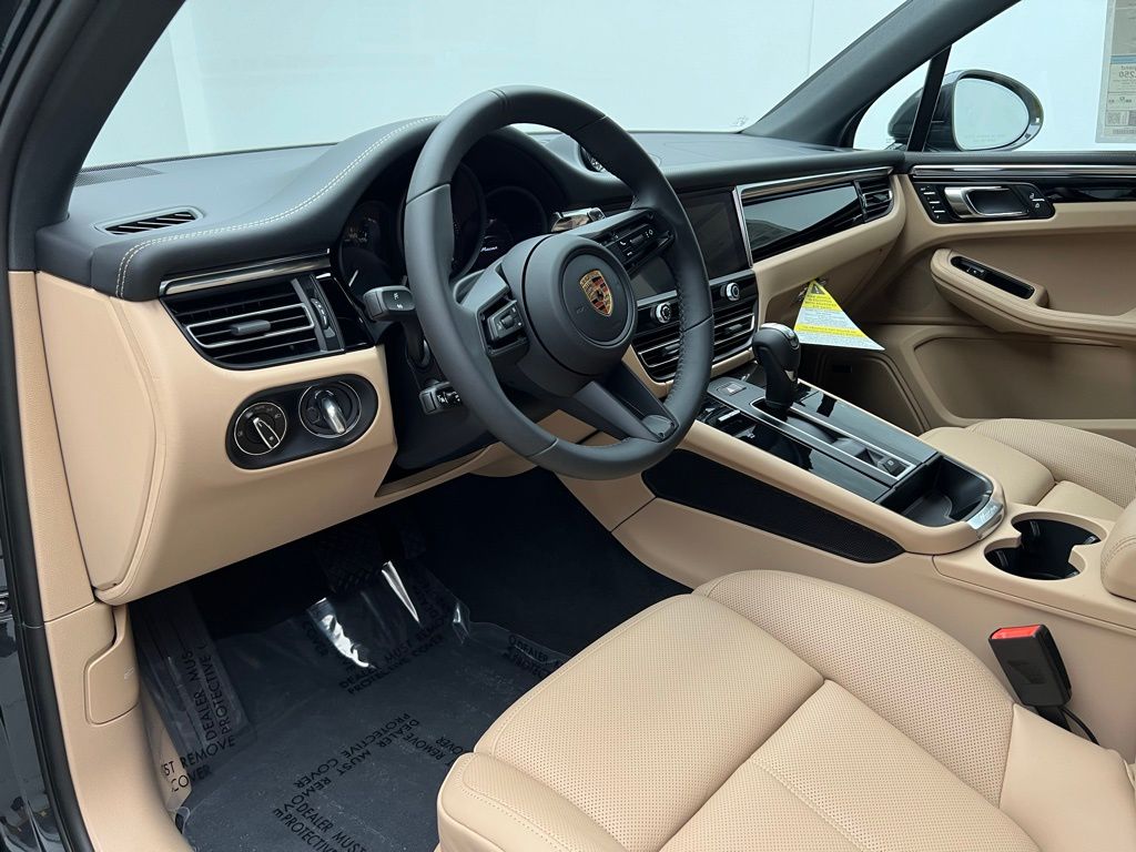 2026 Porsche Macan T photo 4