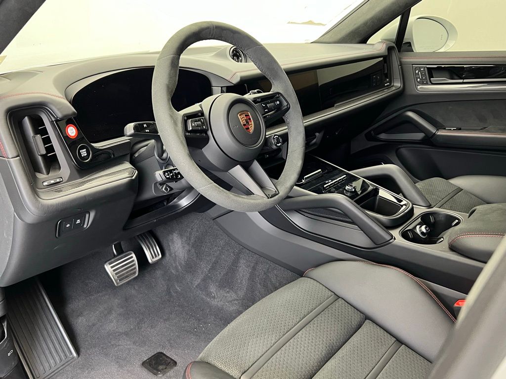 2025 Porsche Cayenne Coupe GTS photo 4