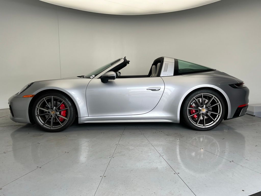 2024 Porsche 911 Targa 4S photo 2