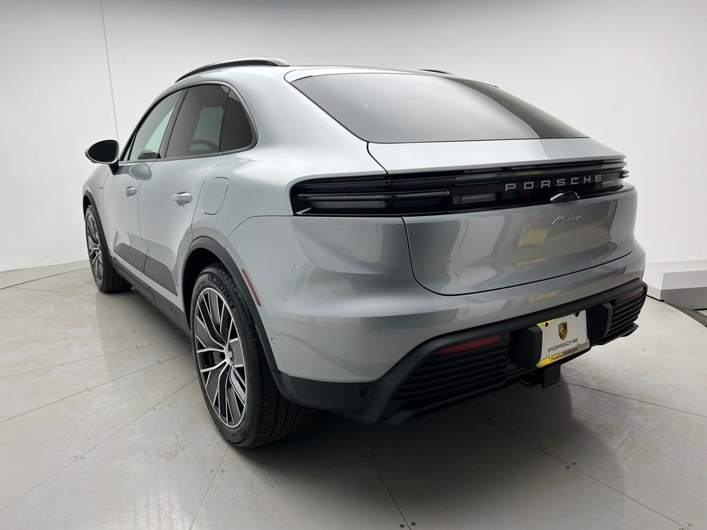 2025 Porsche Macan Electric photo 3