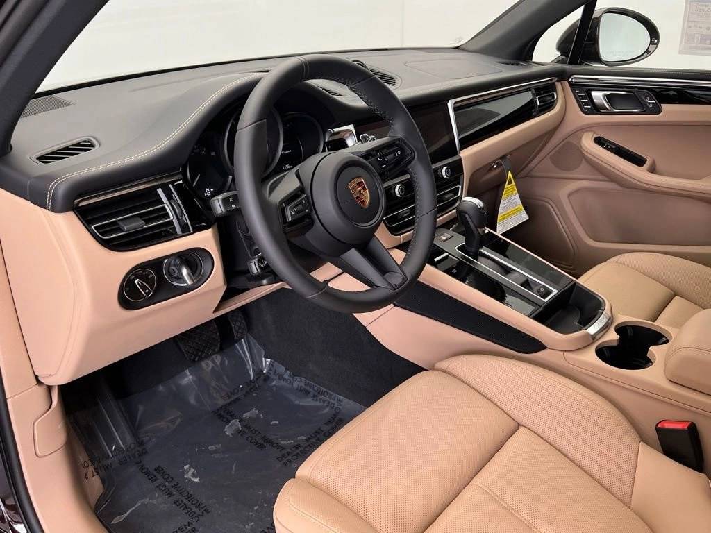 2025 Porsche Macan Base photo 4