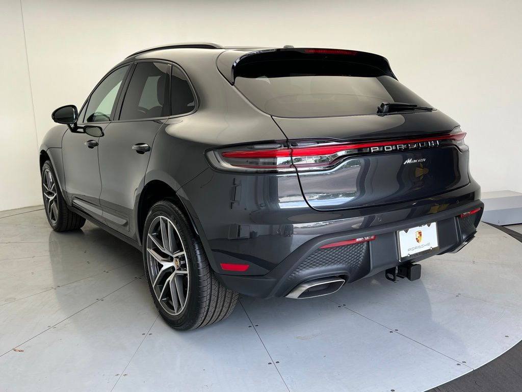 2025 Porsche Macan Base photo 3