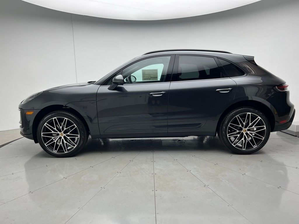 2026 Porsche Macan T photo 2