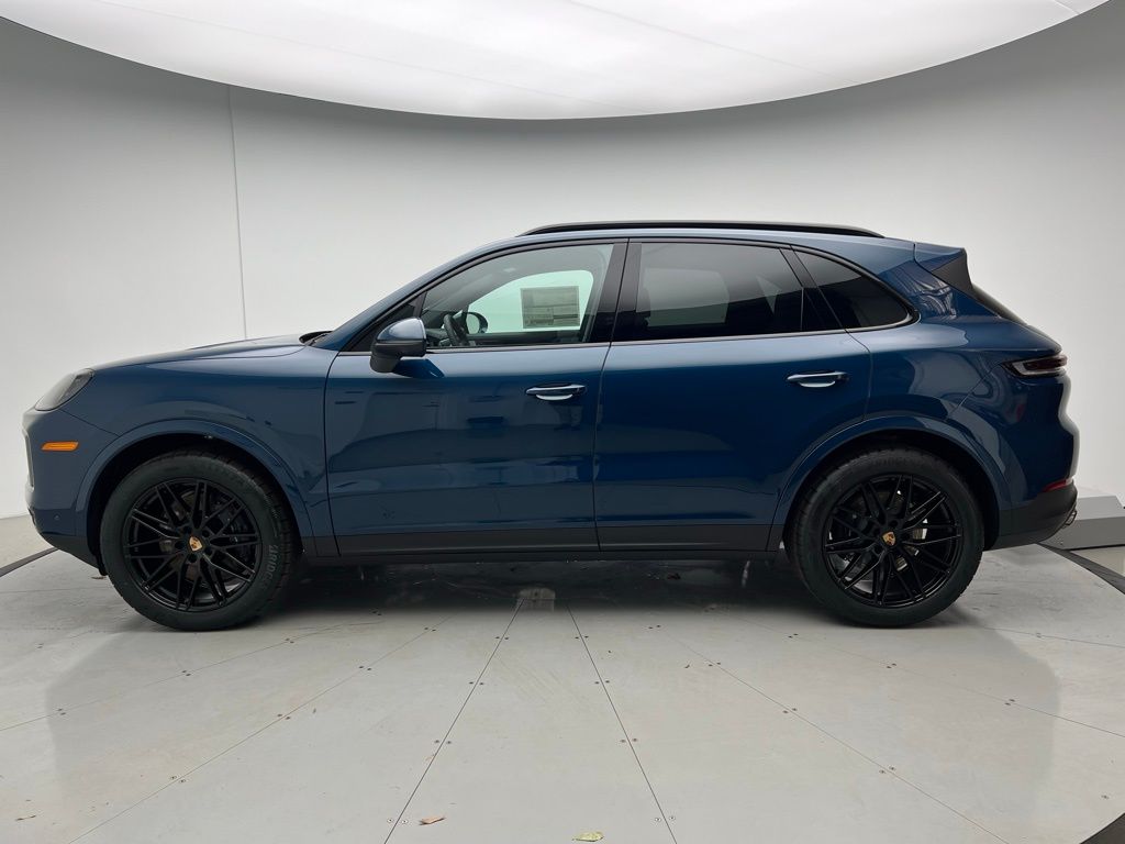 2025 Porsche Cayenne photo 2