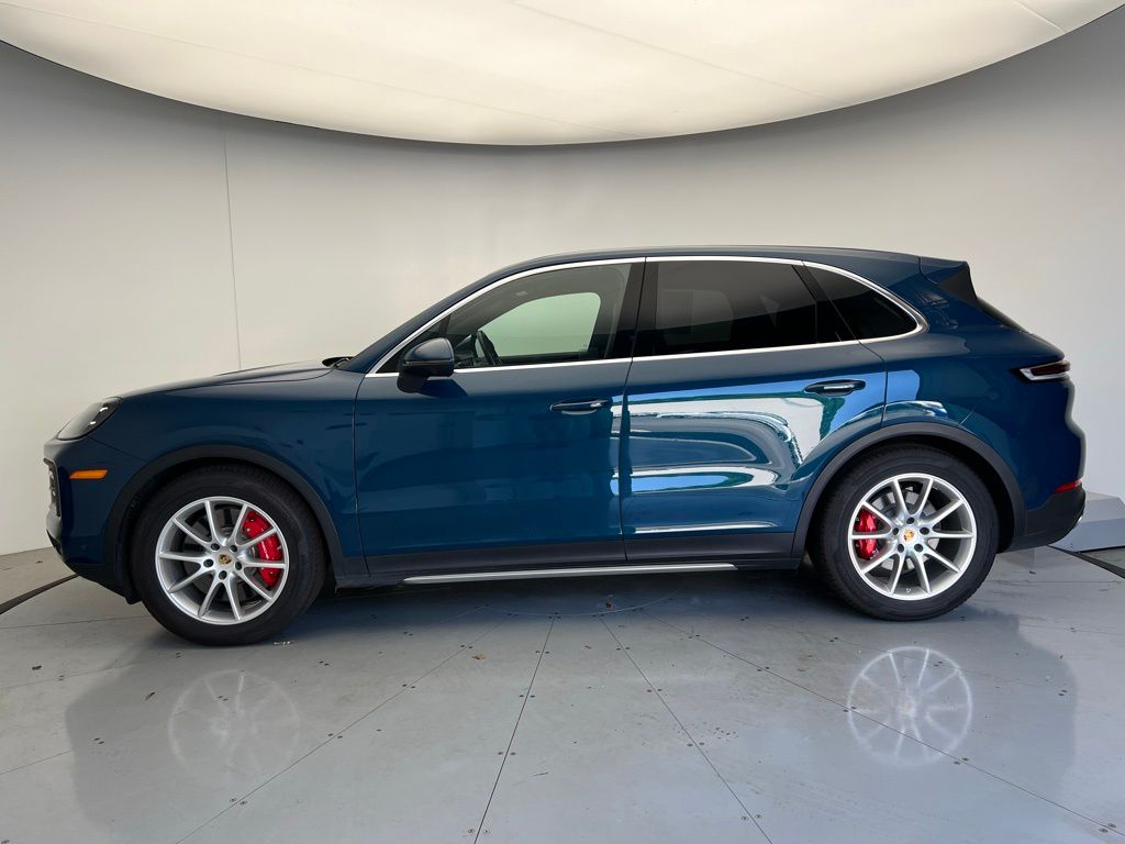 2024 Porsche Cayenne S photo 2