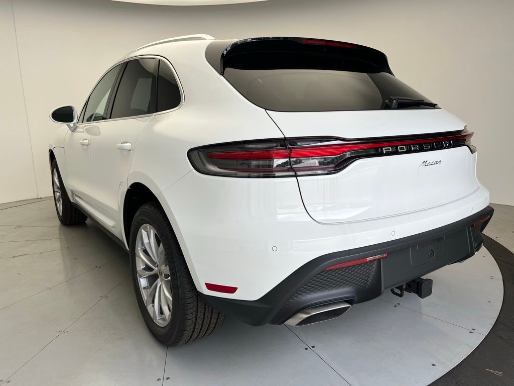 2025 Porsche Macan Base photo 3