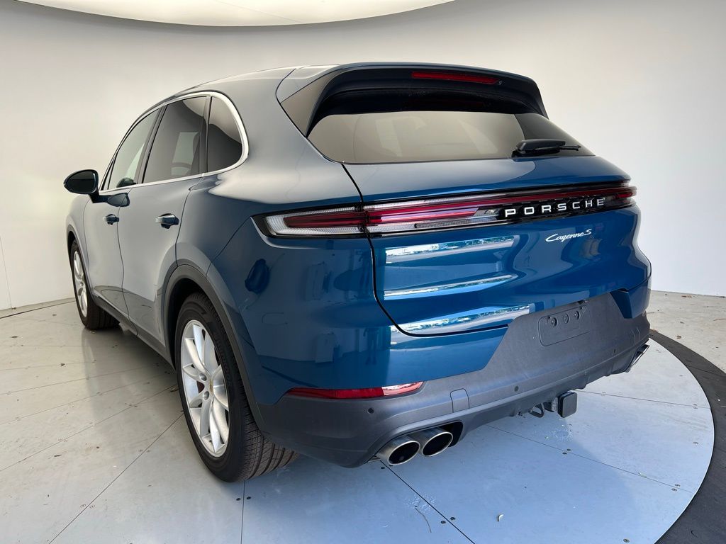 2024 Porsche Cayenne S photo 3