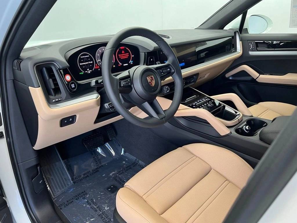 2025 Porsche Cayenne Coupe Base photo 4