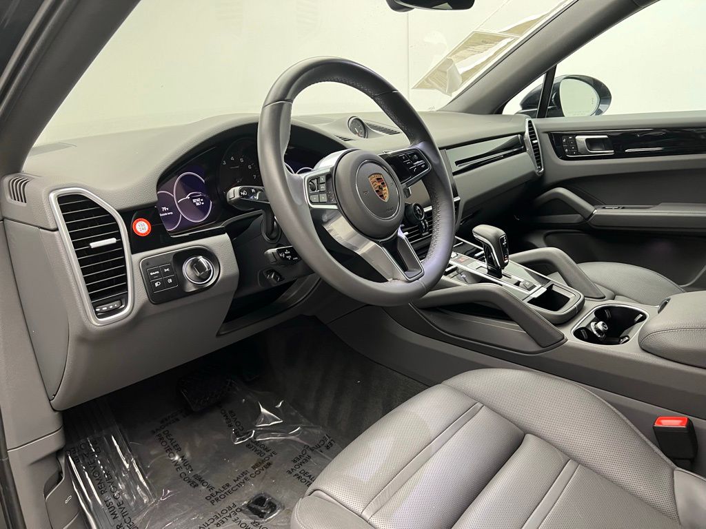 2022 Porsche Cayenne Coupe Base photo 4