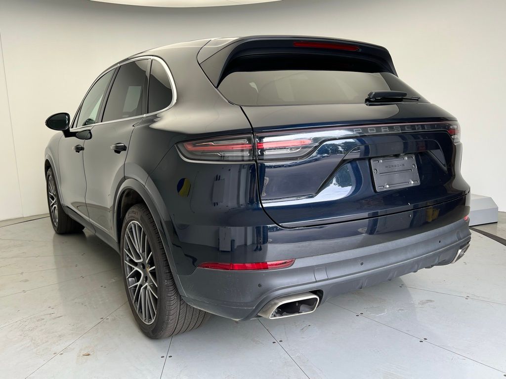 2022 Porsche Cayenne Base photo 3