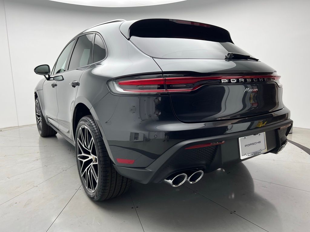 2026 Porsche Macan T photo 3
