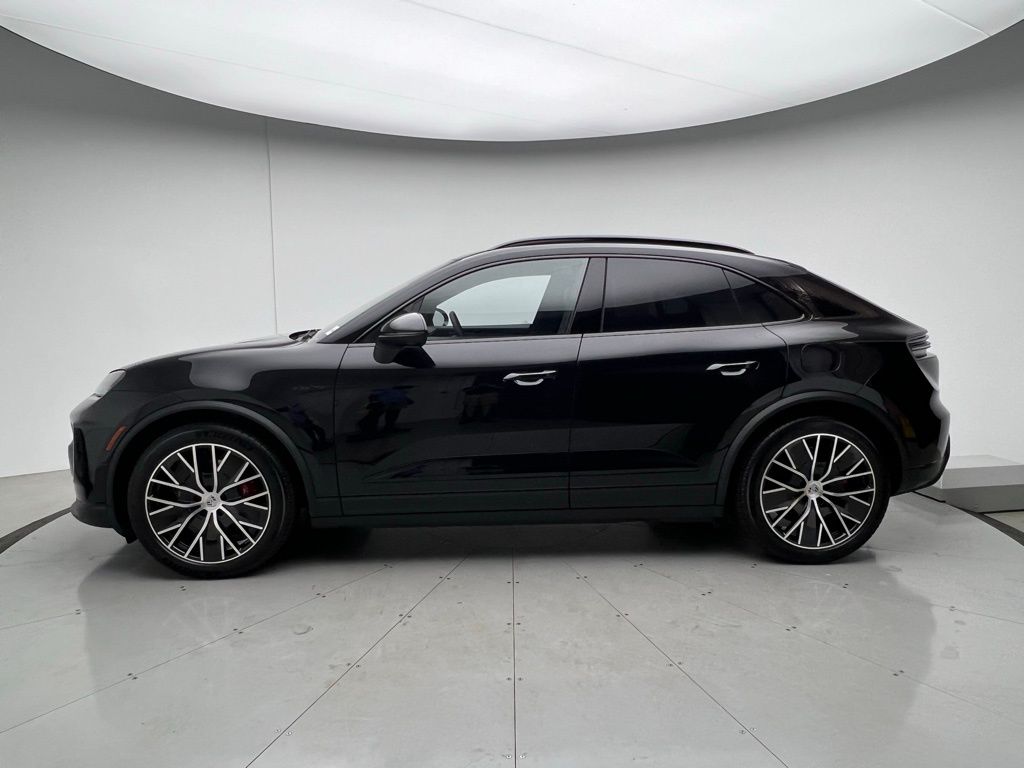 2025 Porsche Macan Electric photo 2