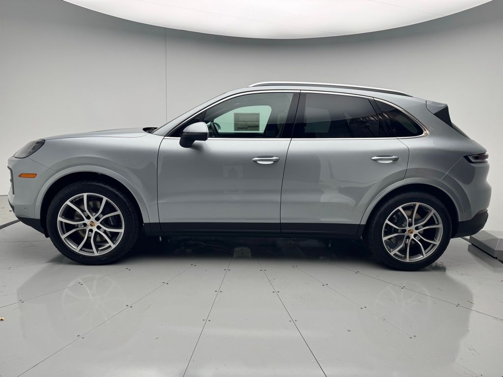 2025 Porsche Cayenne Base photo 3