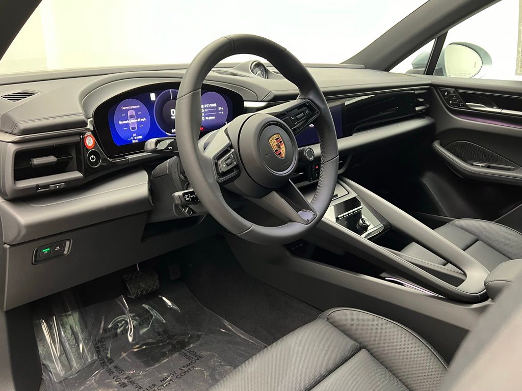 2025 Porsche Macan Electric photo 4