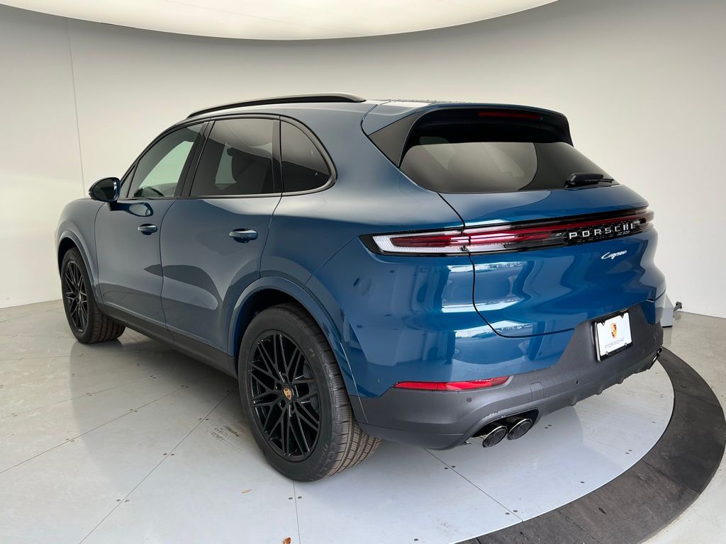 2025 Porsche Cayenne photo 3