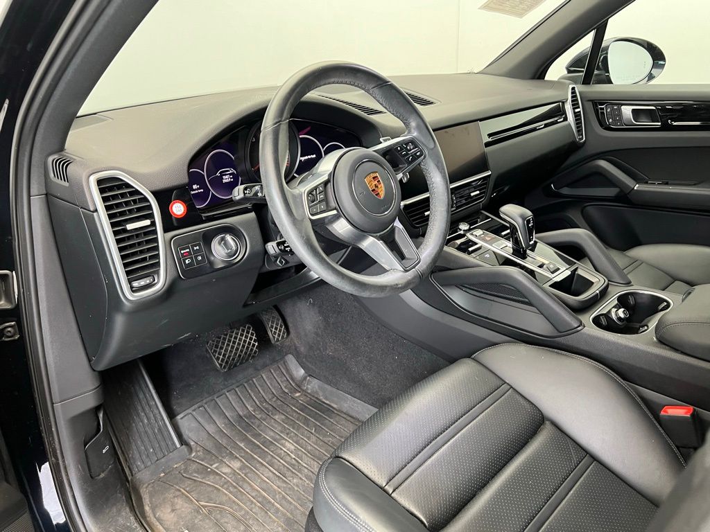 2022 Porsche Cayenne Base photo 4